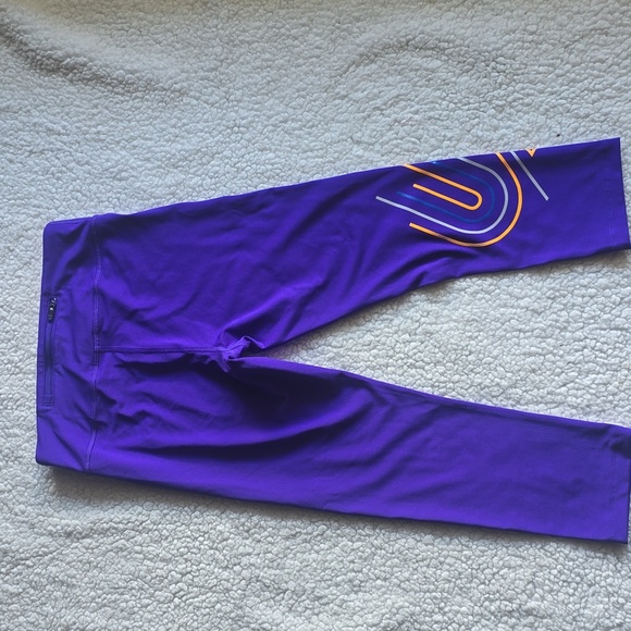 Under Armour Athletic Workout Capri Lenght Compression Leggings - Picture 9 of 12